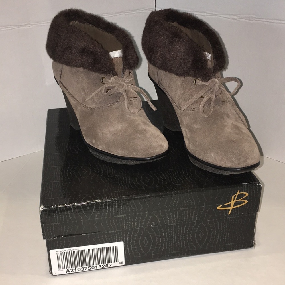 💕B MAKOWSKY Ankle Boots SZ  9 1/2 M BWN Faux Fur